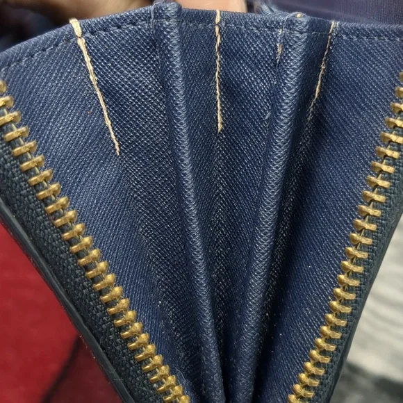 Fossil Navy Zip Around Leather Wallet - Picture 11 of 11